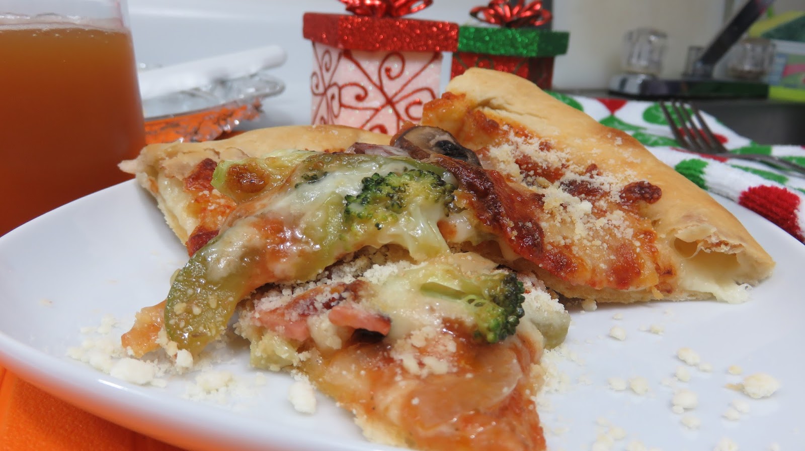 Pizza Casera con Extra Queso Vegetales y Orilla Rellena de Queso ...